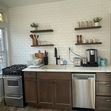 Gorgeous Victorian House!! Entire Suite In Sam'S Home ニューヨーク エクステリア 写真